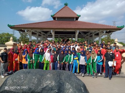 PLS siswa baru kunjungan di museum pancasila 