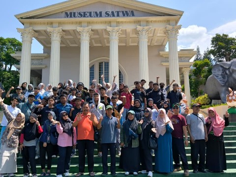 Suasana Santai di Akhir Kunjungan Industri SMK Muhammadiyah 
