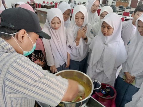 SMK Muhammadiyah Mlati Laksanakan Kunjungan Industri ke Mala