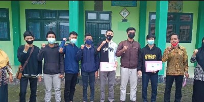 PENYERAHAN HADIAH &SERTIFIKAT LOMBA MOBILE LEGEND 